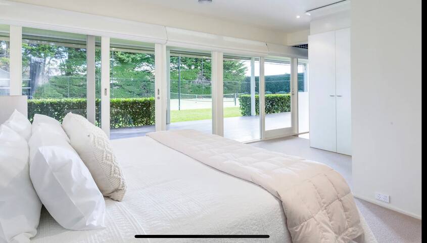 Portsea Palatial | Splendid & Spacious! gallery image 5