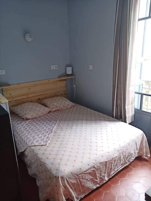 Top performing Airbnb: Duplex room, independent shower room, near CV in Perpignan