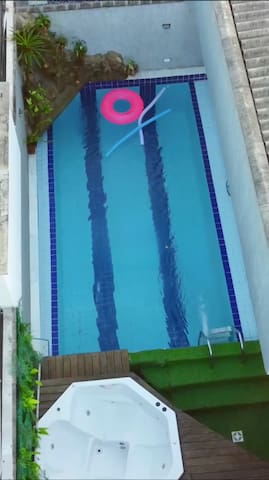 Entire home with 2 bedrooms in Itanhaém - Piscina/SPA aquec./Churrasq./Wi-Fi/Cinema 6x cart.