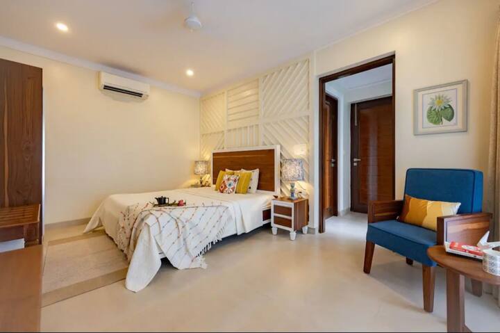 Bedroom 1 image 2