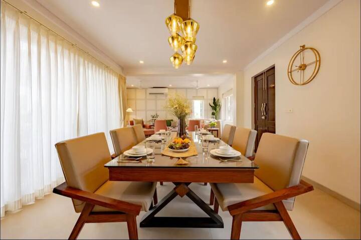 Dining area image 2