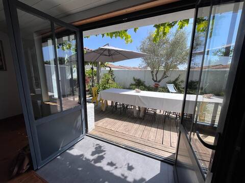 Villa La Welcome close to beach.