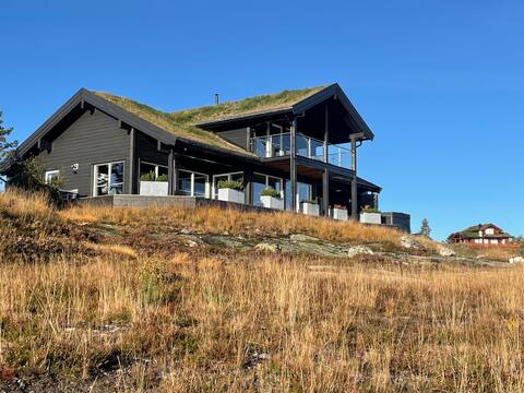 "Torvikdraum" cabin on top