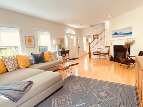 Top performing Airbnb: Here Comes the Sun. York beaches in Kennebunkport / Southern Maine Coast