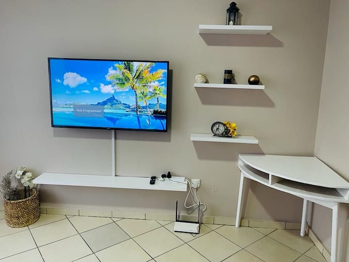 Elegant, Private And Cosy Bedsitter You'll Love! - Harare
