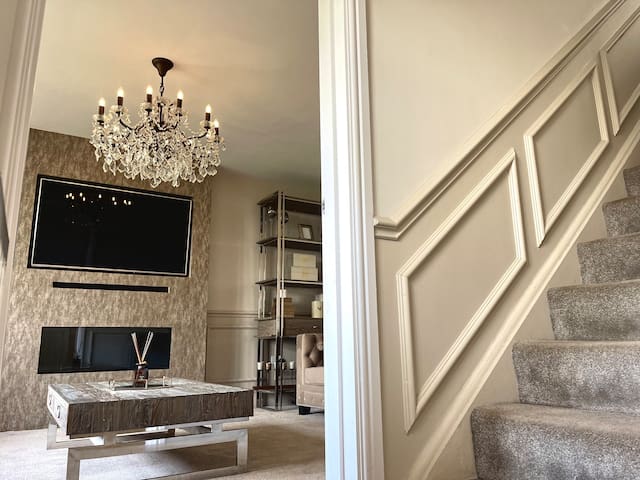 Luxury 5* quiet home close to city + free parking gallery image 4