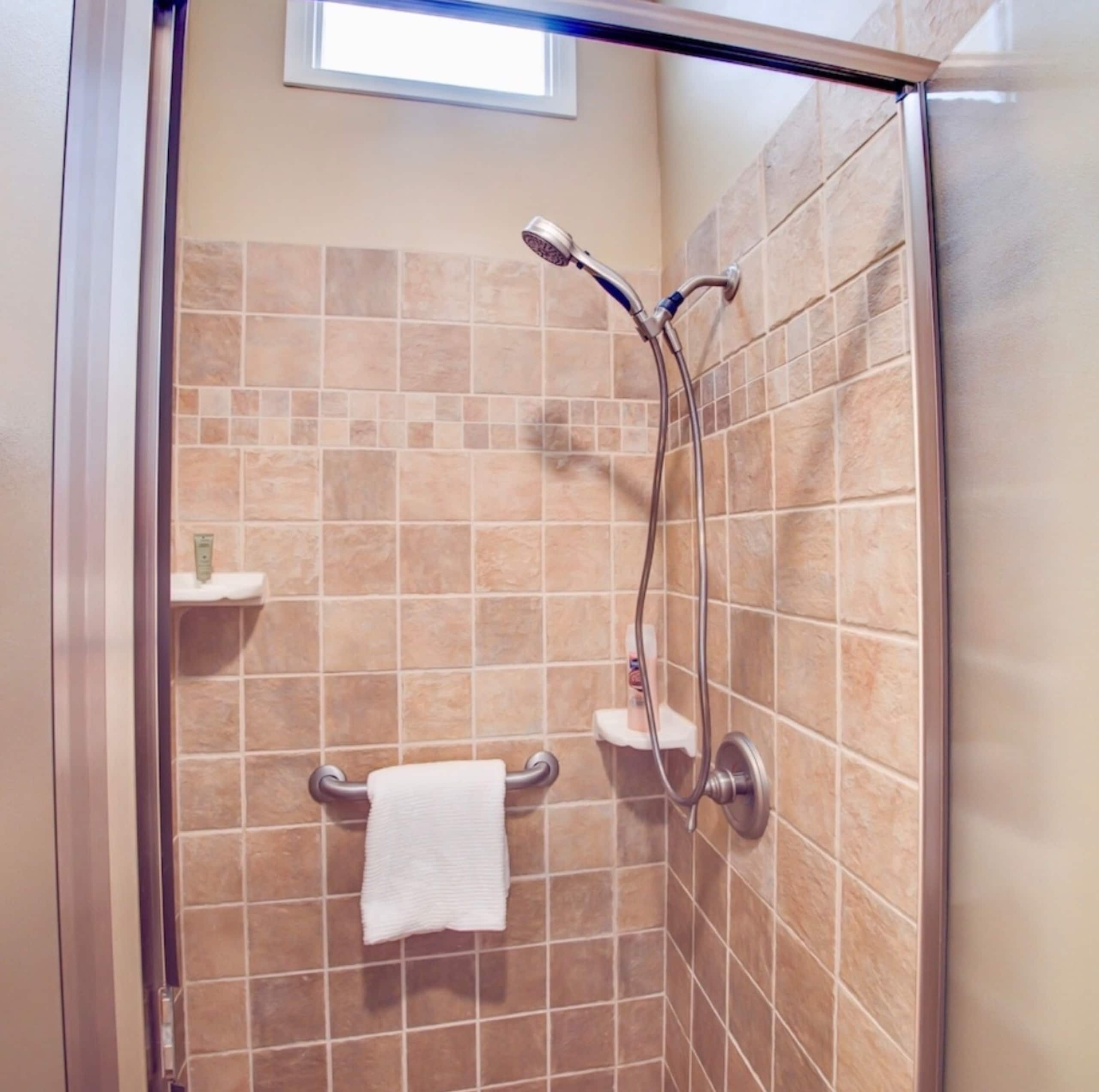 Condo in Lahaina · ★5.0 · 2 bedrooms · 4 beds · 2.5 baths - Image 16