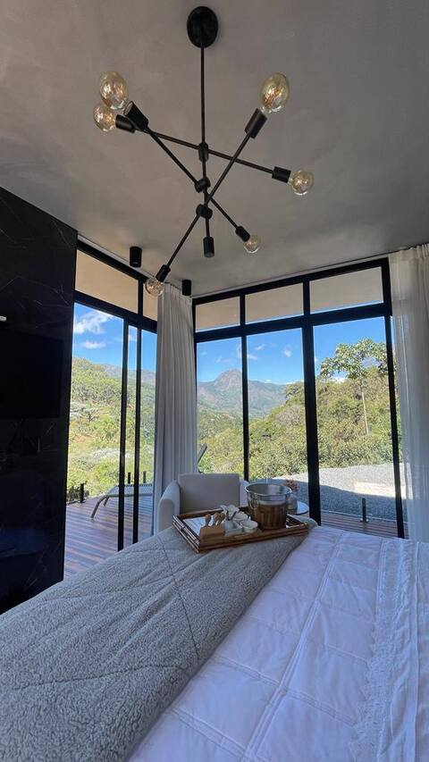 Forquil Caparaó | Chalet Araucária | Menina Stone
