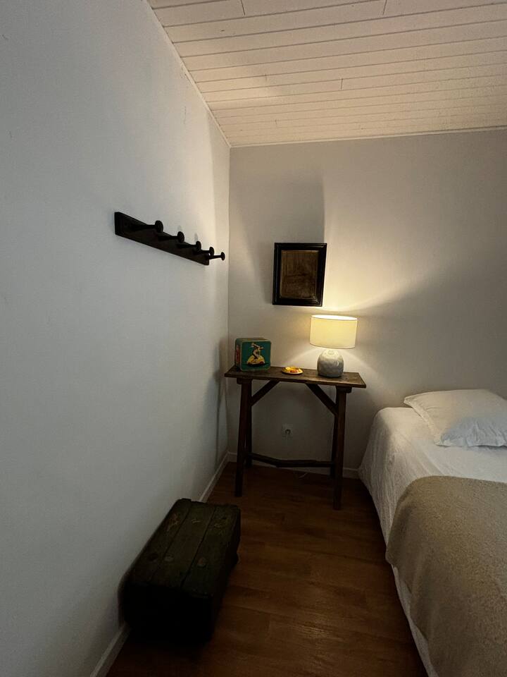 Chambre avec lit 100x190