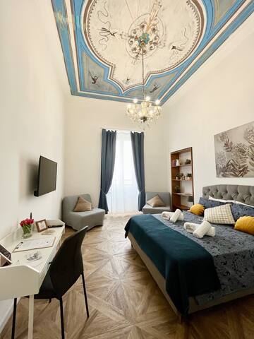 HLH for groups and families near the Colosseum