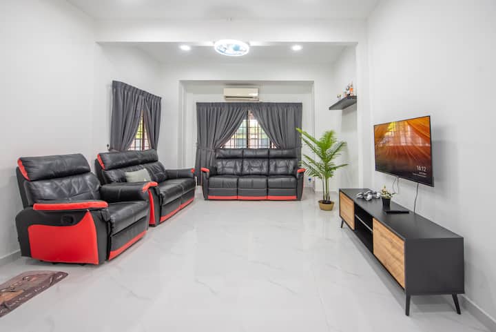 Pd Pool Homestay 5r3br 16pax - Port Dickson