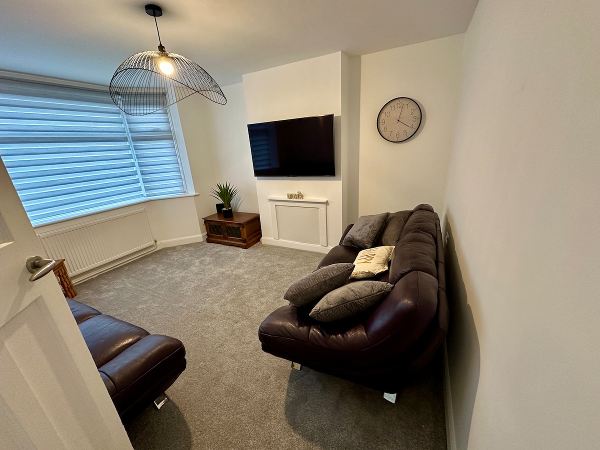 Top Airbnb: City Centre, En-Suite, Parking, 3 Doubles 1 Single in Myland