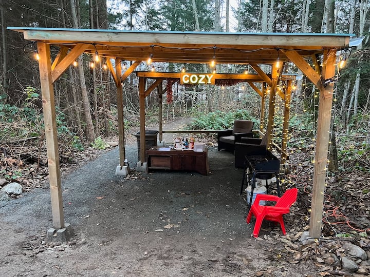 Santa's Summer Cottage - Powell River