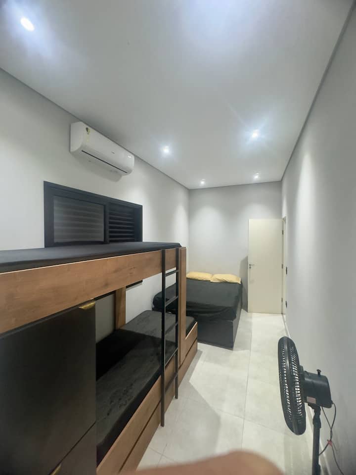 Schlafzimmer 1