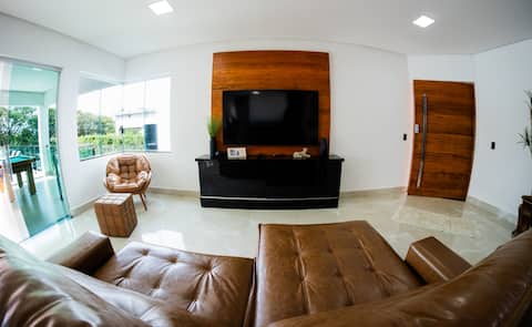 Top Airbnb: Lake Escarpments with heated pool em Capitólio