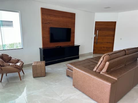 Top Airbnb: Lake Escarpments with heated pool em Capitólio
