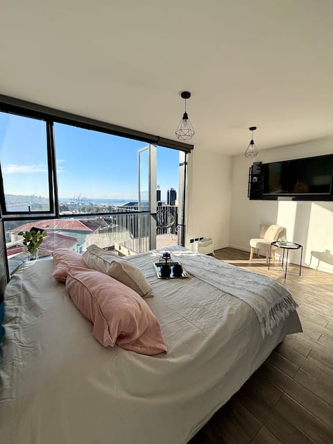 Loft 1D-1B. Full ocean/hill view.