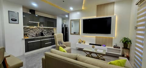 Stylish 1-Bedroom Luxury Comfort Suite 201