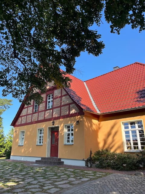 Popular Airbnb listing: Guest room right on the Havel (on the Havel cycling path) in Brandenburg An Der Havel