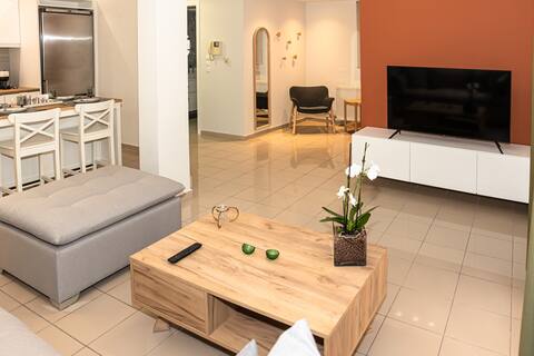 Top Airbnb: Your Centrally Located Flat in Lycabettus! in νεαπολη Ii