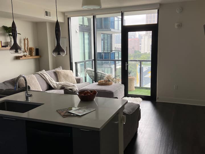 Luxury Cozy Highrise Apartment - Atlanta, GA