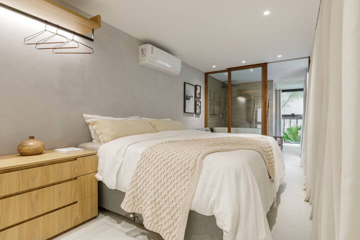 Oceanfront building: your cozy home on the beach! gallery image 3