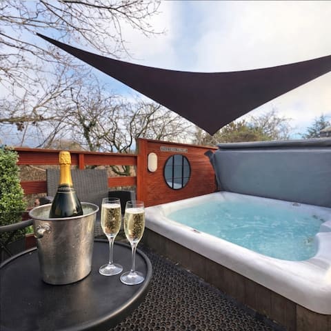 Rosewood lodge with Hot Tub Felmoor Park