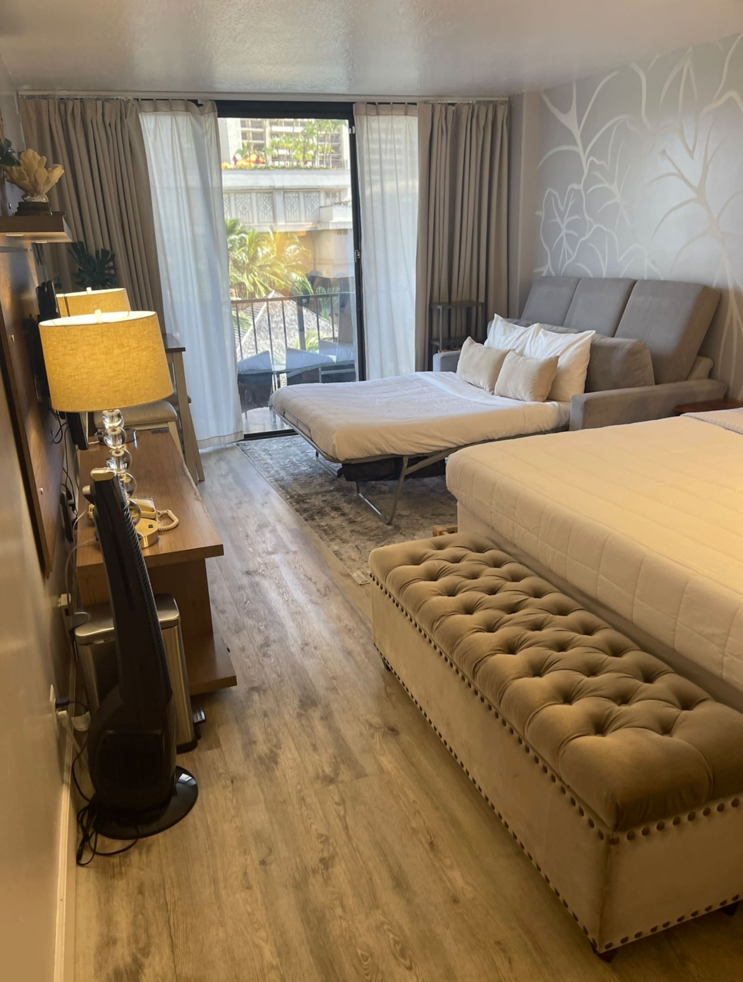 Cozy getaway at Waikiki Beach with free Parking - Image 2