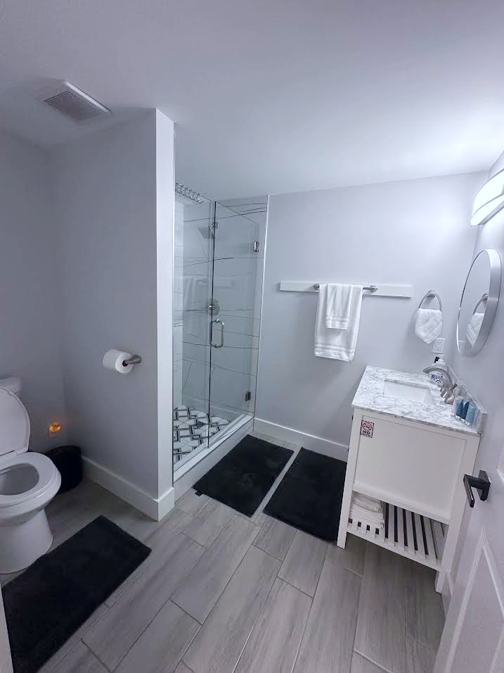 Private Luxury Suite • 2BR •Full kitchen• Sleeps 5