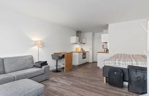 Top Airbnb: 39 sqm apartment - close to bus, supermarkets etc. in Brønshøj Husum