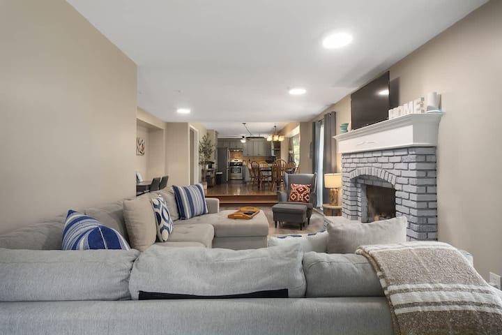 5br Home Sleeps12|firepit_arcade Games_fifa Ready! - Longview Lake, MO