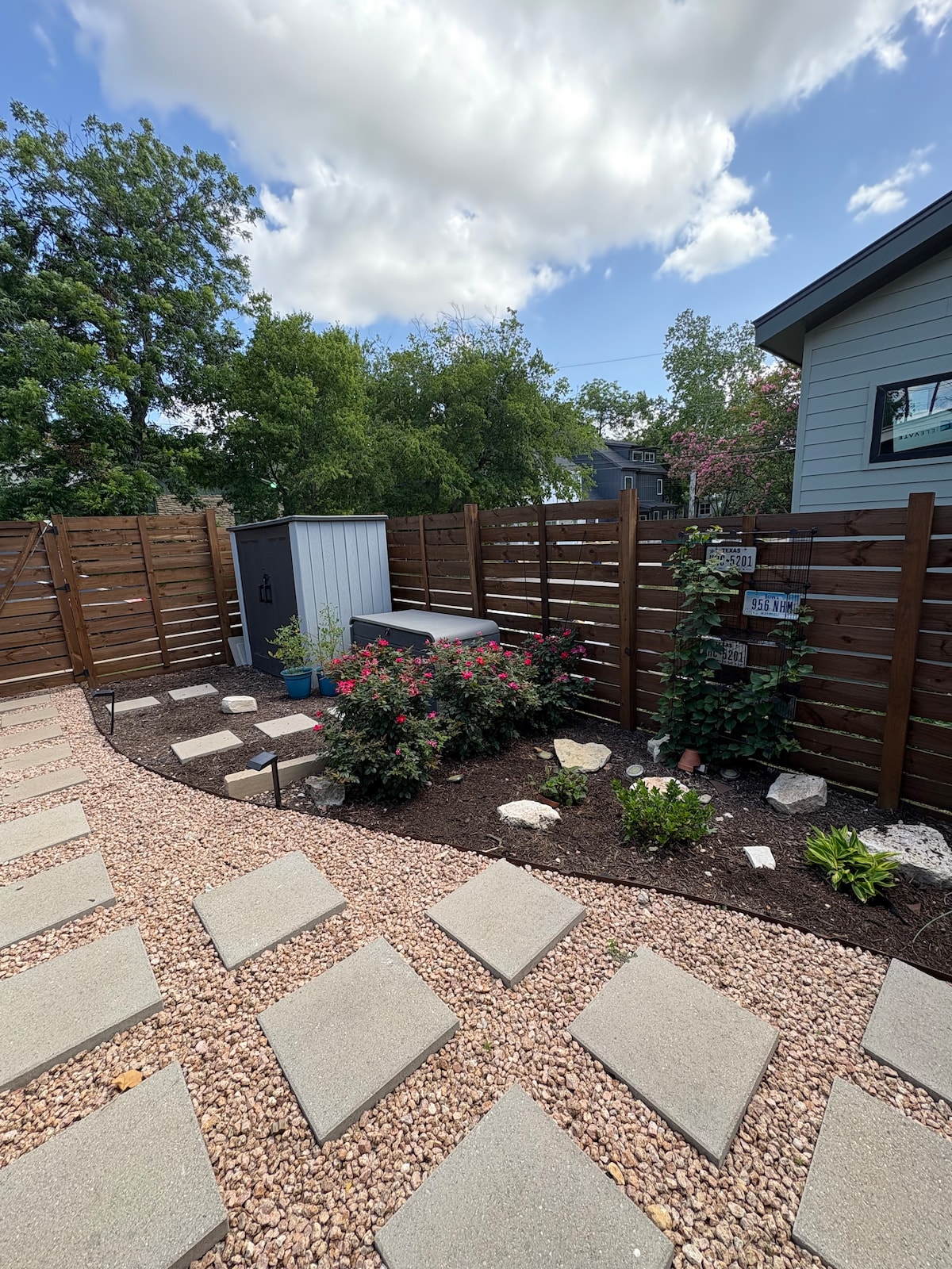 Entire Guest Studio with Private Entrance