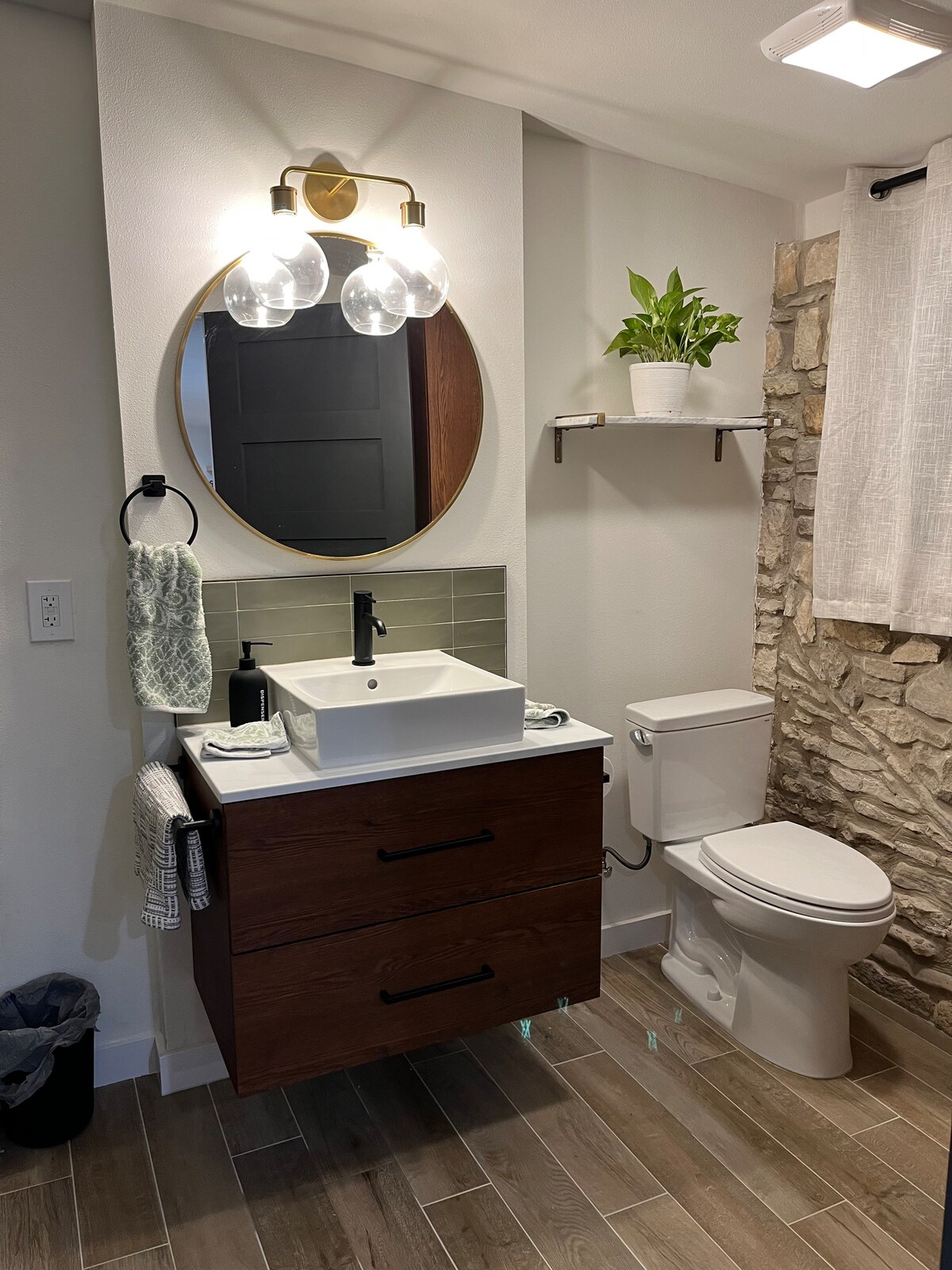 Entire Guest Studio with Private Entrance