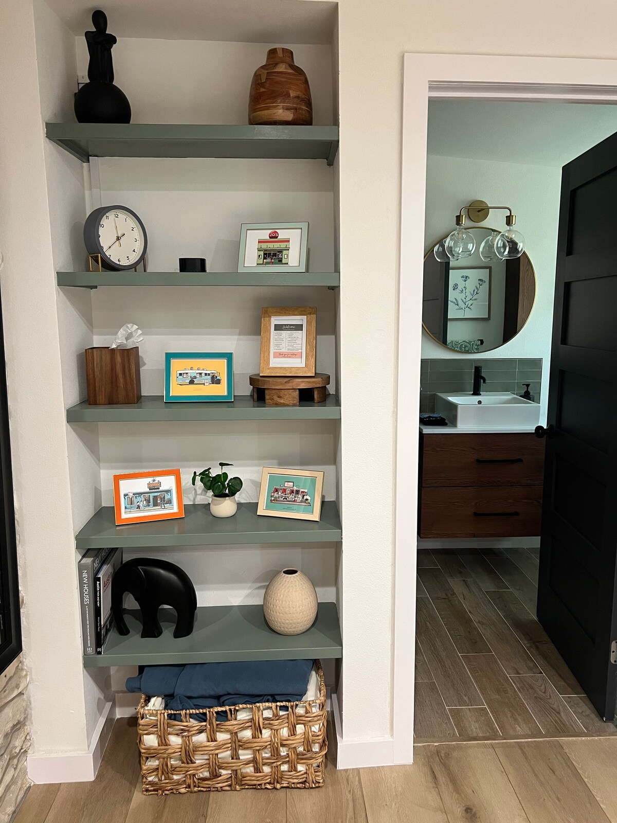 Entire Guest Studio with Private Entrance