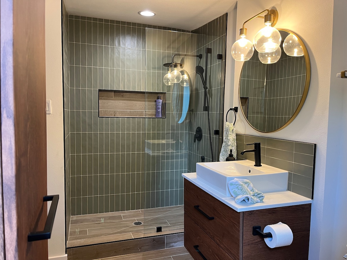 Entire Guest Studio with Private Entrance