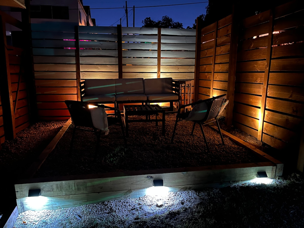 Entire Guest Studio with Private Entrance