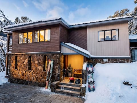 Luxury Mt Buller Ski Chalet • Fireplace •Sleeps 14