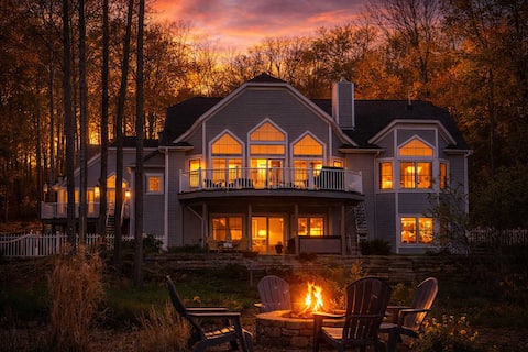 Lakefront Escape | Hot Tub, Dock + Sleeps 14 | Per
