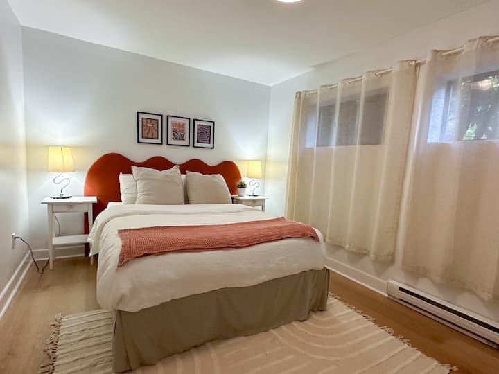 The second bedroom contains a single sized pull out that is set up when there are 5 guests booking. 