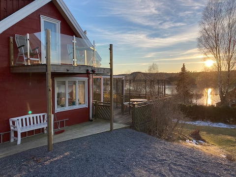 Holiday house with panoramic lake view and sauna
