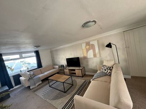 Modern 2-Bed House in Redcar - Sleeps 6