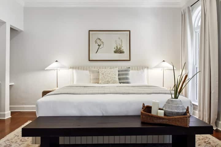 Recámara 2 | 1 cama king | Luz natural | Primer piso

