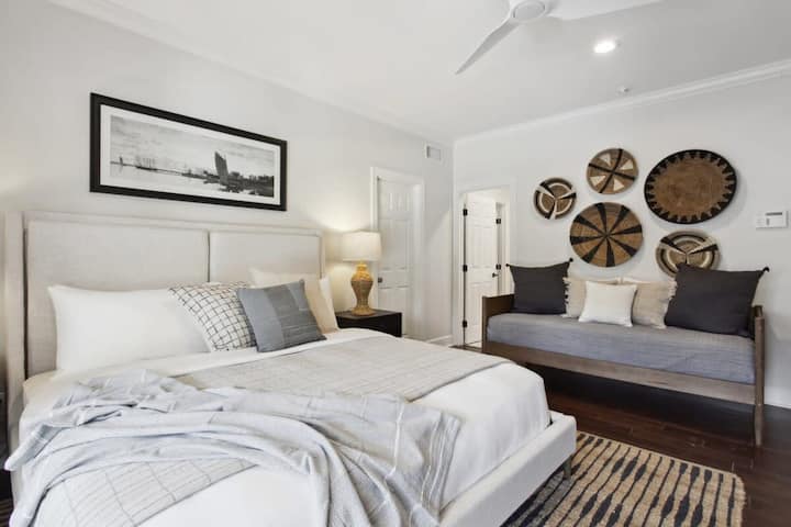 Recámara 3 | 1 cama king + 1 sofá cama | Baño privado completo | Primer piso
