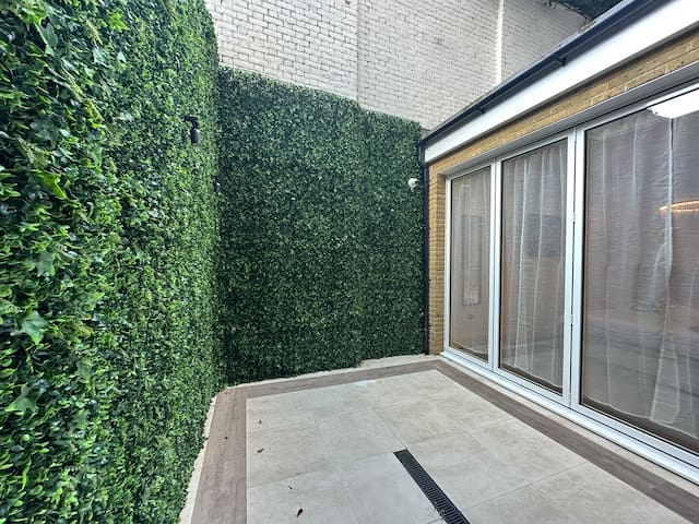 Luxury 3 Bed Kensington Apartment gallery image 5