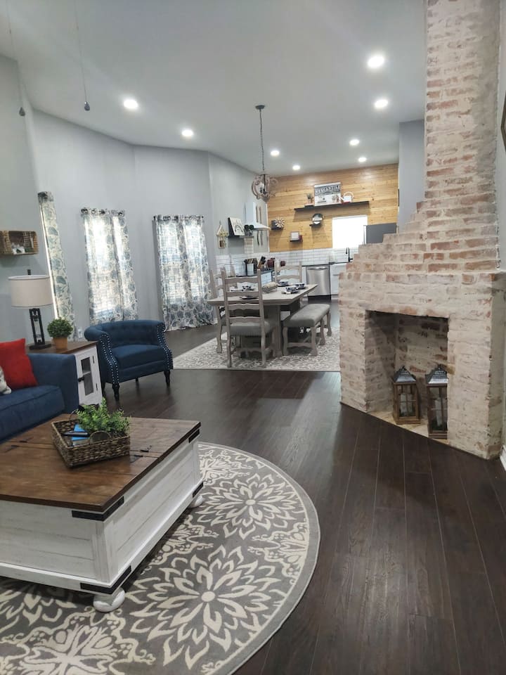 Modern Farmhouse W/ Character - Waco, TX