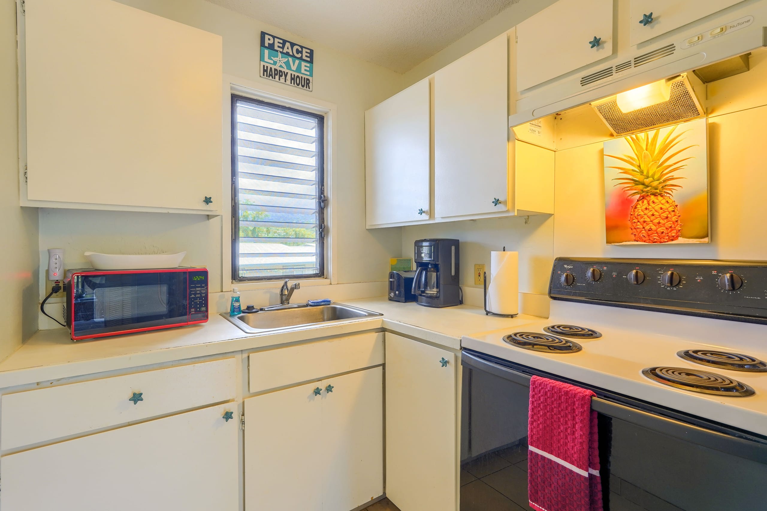 Condo in Kailua-Kona · ★4.65 · Studio · 1 bed · 1 bath - Image 5