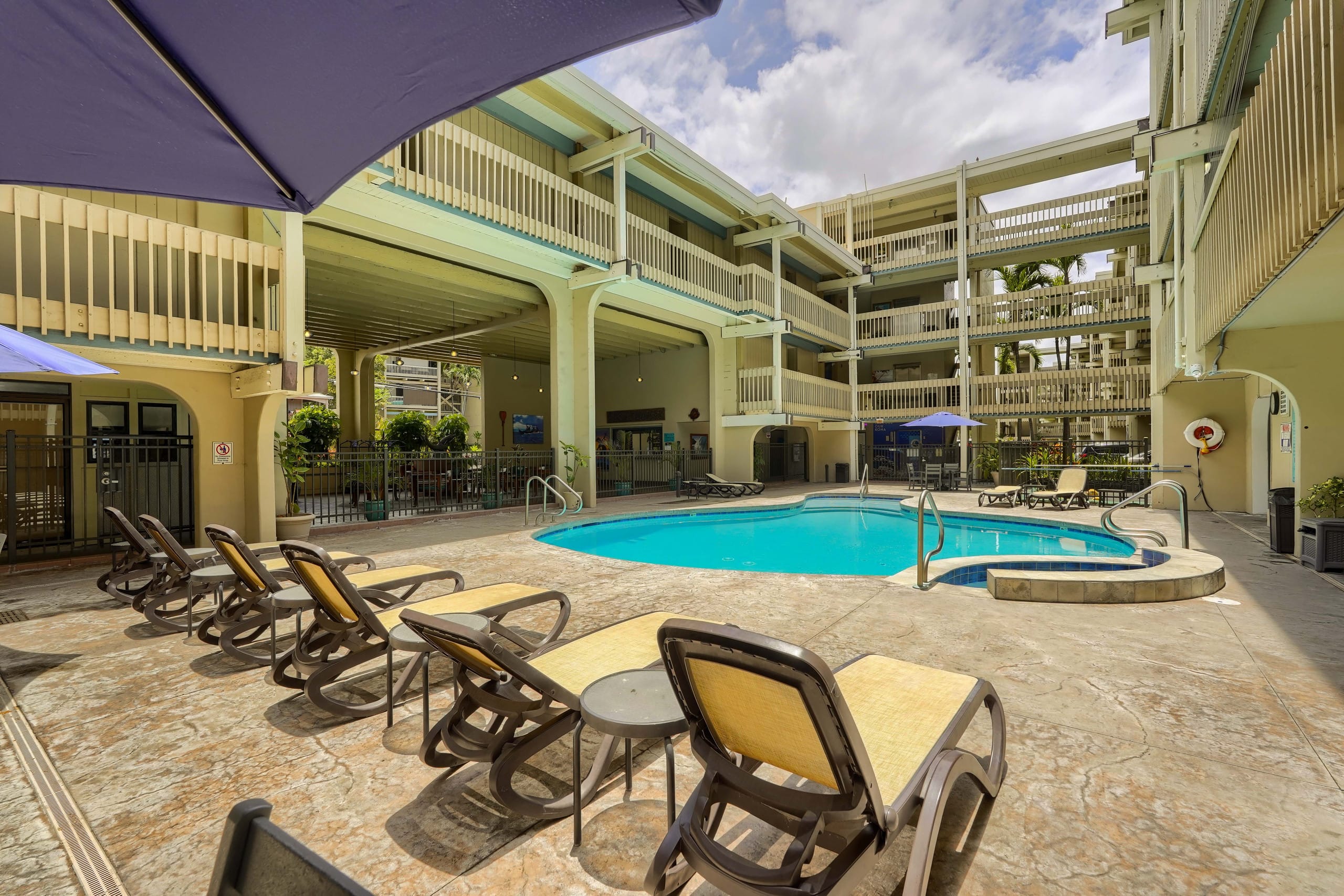 Condo in Kailua-Kona · ★4.65 · Studio · 1 bed · 1 bath - Image 11