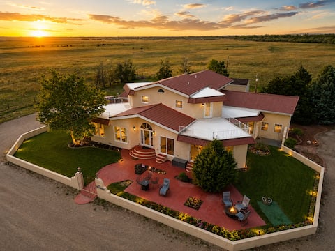 Scottsbluff 5-Star Ranch 10 Acres/Private Lake/Gym