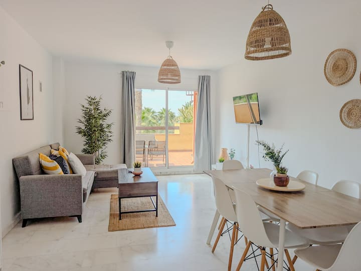 Relaxing 2 Bed Duplex: Seaviews, Terrace & Rooftop - Marbella