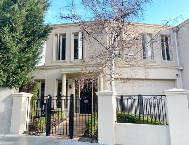 Brighton Golden Mile@150 Meters to the beach gallery image 2